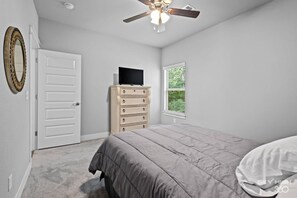 3 bedrooms, iron/ironing board, WiFi, bed sheets