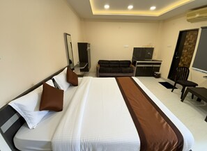 Superior Double Room | Laptop workspace, free WiFi - Jai Ambe Hotel (Indore)