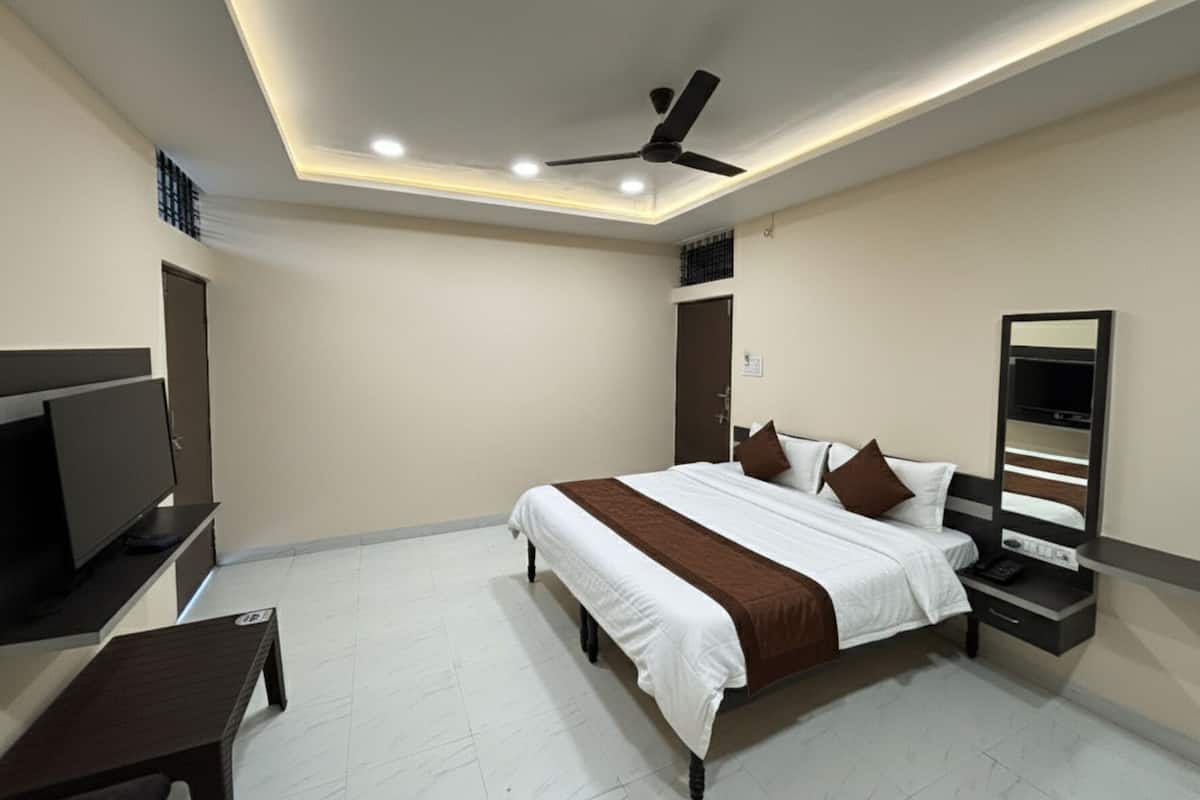 Quarto casal superior | Espaço de trabalho para notebook, Wi-Fi de cortesia