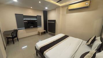 Phòng đôi Deluxe | Khu vực làm việc phù hợp cho laptop