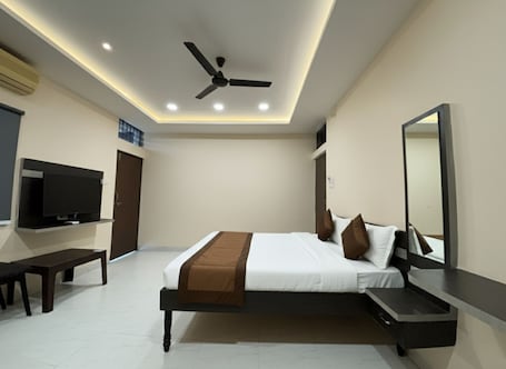 Superior Double Room | Laptop workspace, free WiFi