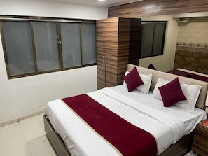 Deluxe Double Room | Free WiFi - Hotel Lucky Galaxy (Mumbai)