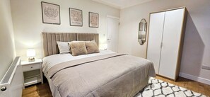 5 bedrooms, WiFi, bed sheets