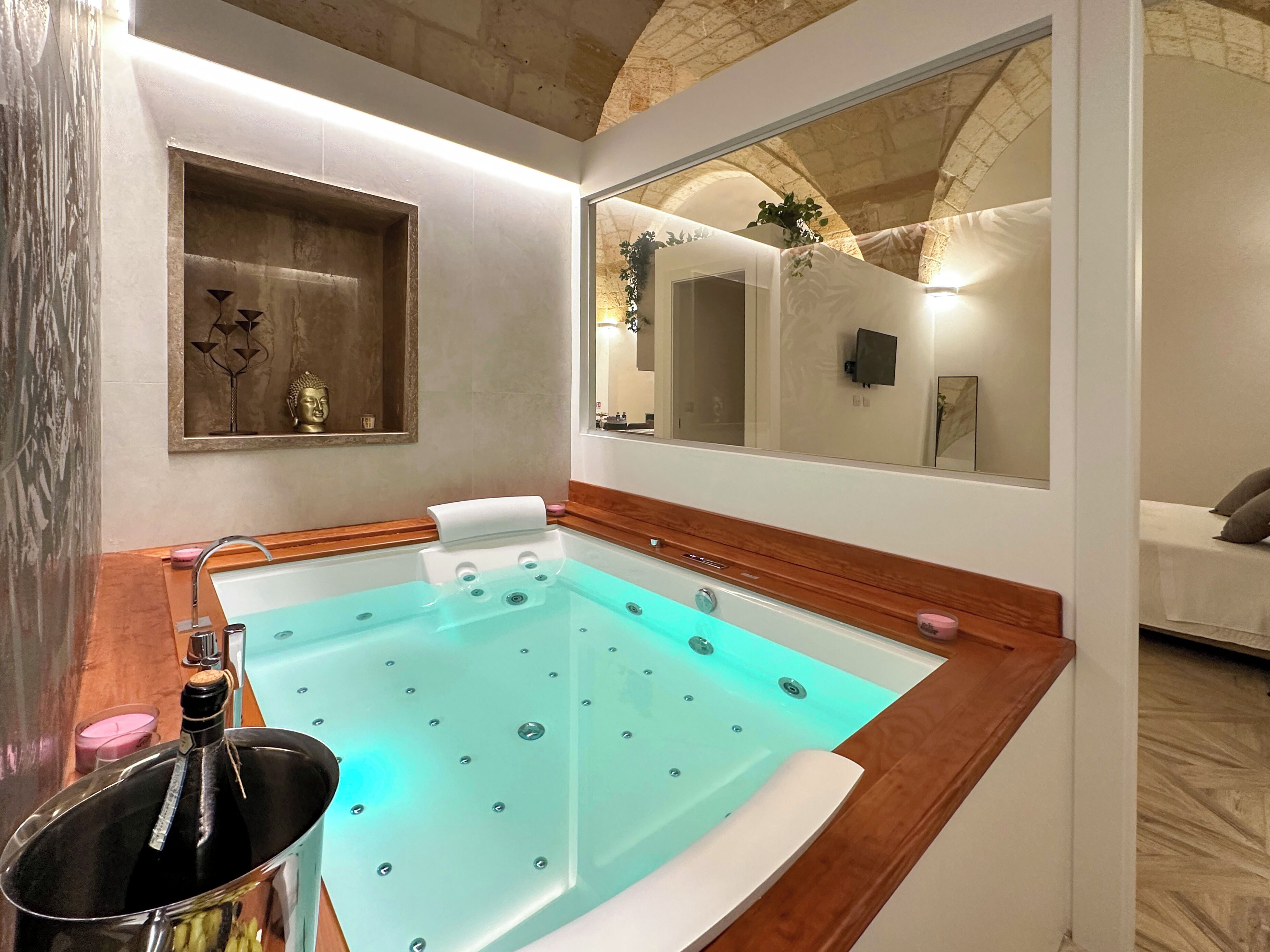 Shower, jetted bath, hair dryer, bidet