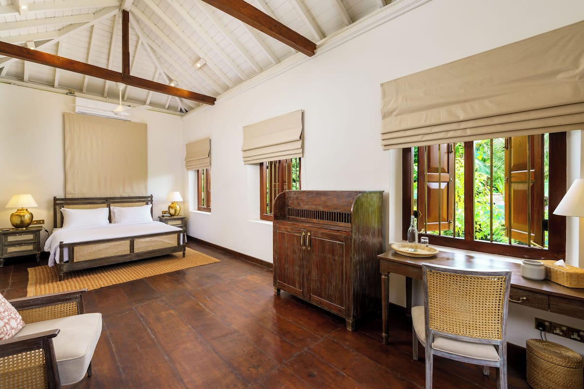 Suite, Courtyard View