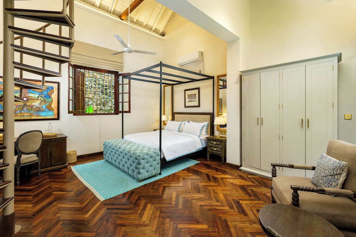 Suite, Courtyard View