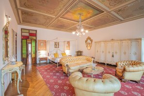 Executive Suite, City View | Minibar, in-room safe, blackout curtains, soundproofing -  Corte Realdi Suites Piazza Erbe (Verona)