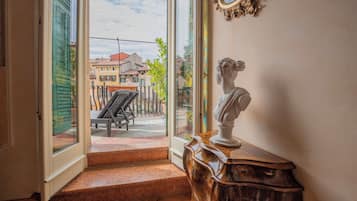 Signature Suite, City View | Terrace/patio