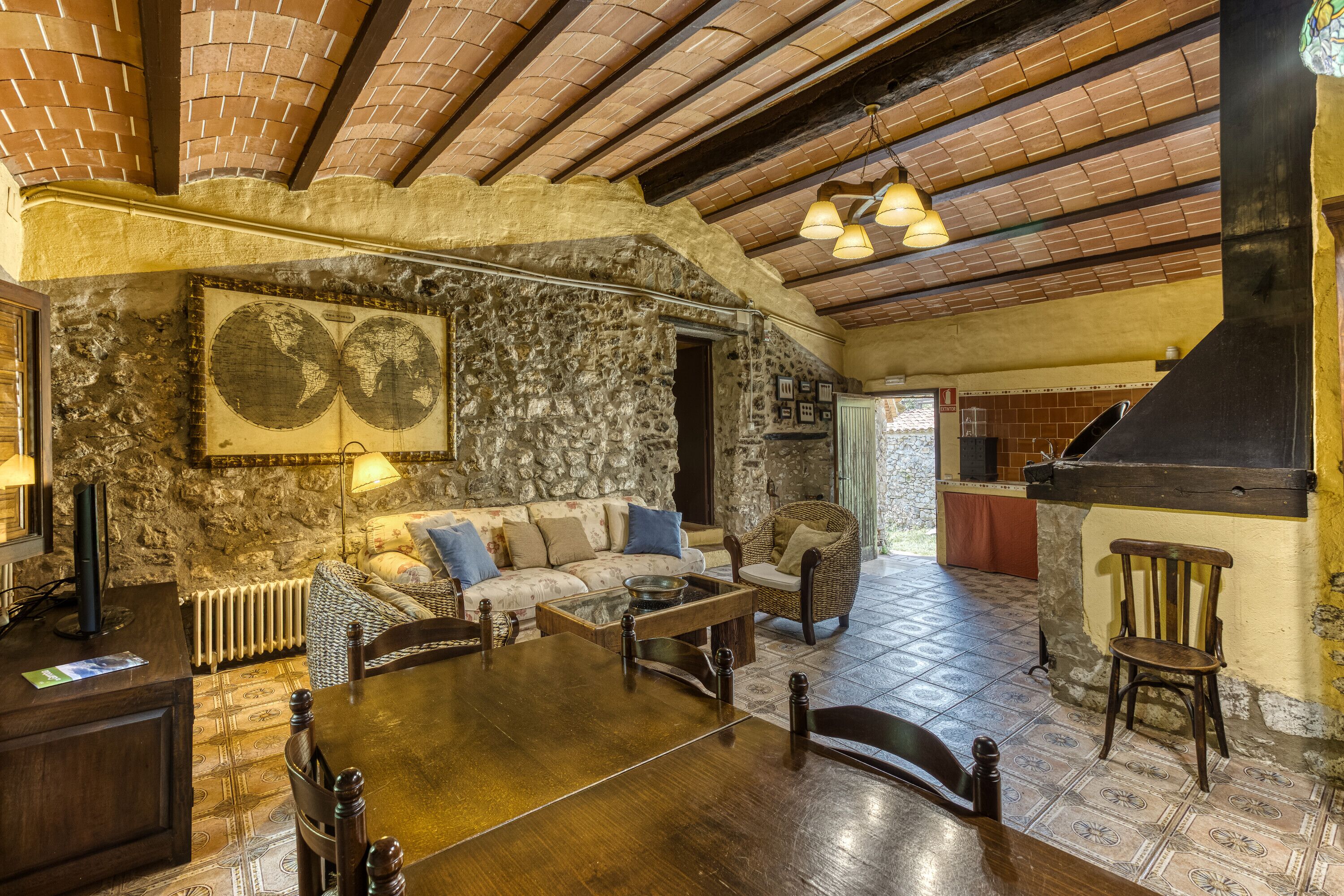 Chimenea y tenis de mesa 