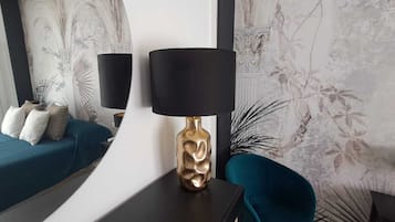 3 chambres, coffres-forts dans les chambres, fer et planche Ă  repasser