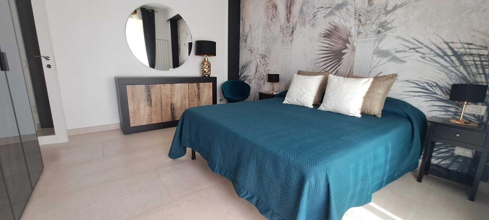 3 chambres, coffres-forts dans les chambres, fer et planche à repasser