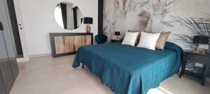 3 bedrooms, in-room safe, iron/ironing board, free WiFi