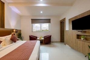 Egyptian cotton sheets, premium bedding, down comforters - Hotel Corporate Suites (New Delhi)