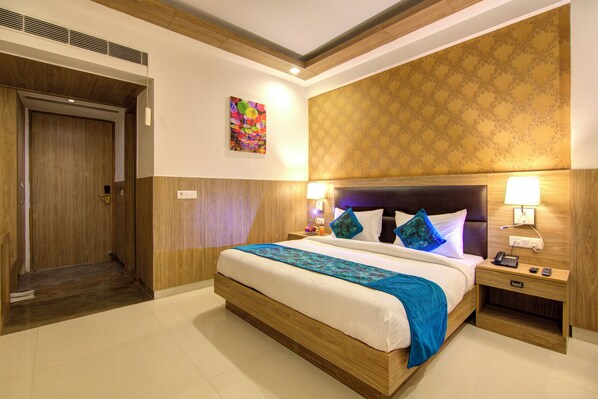 Deluxe Double Room | Egyptian cotton sheets, premium bedding, down comforters