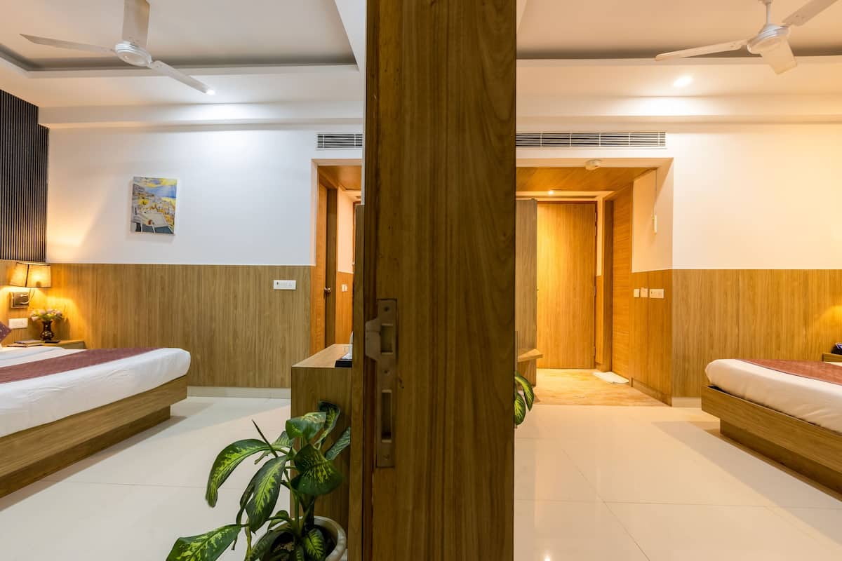 Family Apartment | Egyptian cotton sheets, premium bedding, down duvets, memory-foam beds