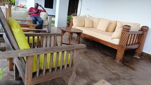 Terrace/patio - Spacious 5-Bedroom Homestay Villa in Charming Malindi  WiFi Included (Malindi)
