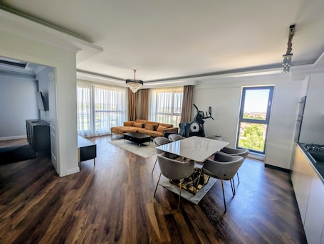 お食事. Luxury Hideaway, Parking & Self Check-In in Pipera - North Bucharest