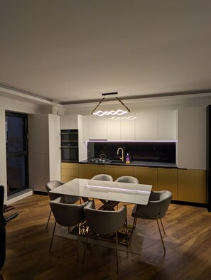 Dining - Luxury Hideaway, Parking & Self Check-In in Pipera - North Bucharest (Voluntari)