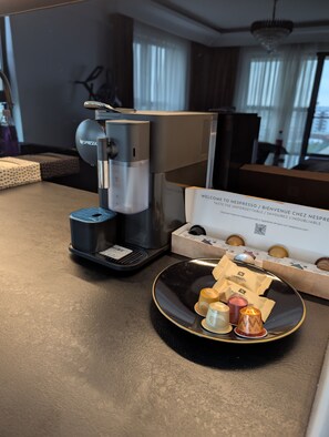 Kaffee und/oder Kaffeemaschine