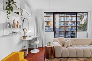 TV - Bespoke East Perth - Sleeps 2 - Superior Wi-Fi (Perth)