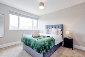 4 chambres, fer et planche à repasser, Wi-Fi, draps fournis