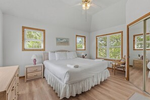 4 bedrooms, iron/ironing board, free WiFi, bed sheets - Purple Duck in Poteskeet + Great for Pets (Duck)