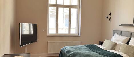 1 bedroom, desk, free WiFi, bed sheets