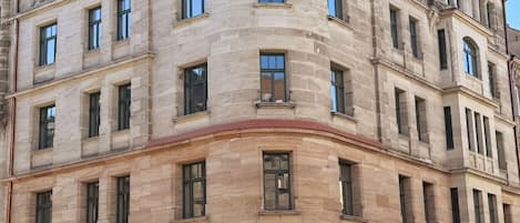 المنشأة من الخارج