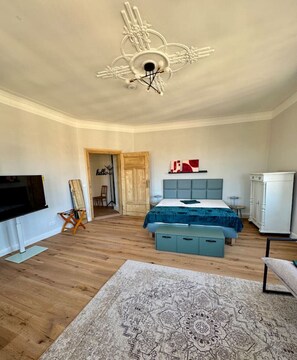 Desk, free WiFi, bed sheets