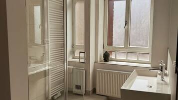 Hårtørrer, håndklæder