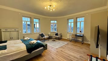 2 bedrooms, desk, free WiFi, bed sheets