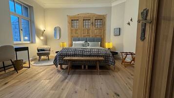 2 bedrooms, desk, free WiFi, bed sheets