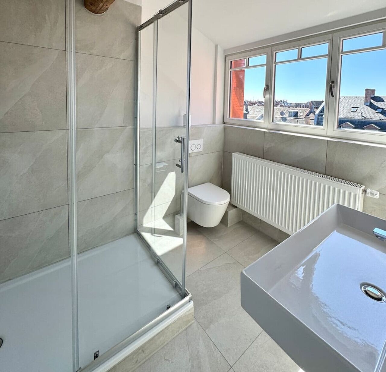 Sèche-cheveux, serviettes fournies