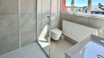 SĂšche-cheveux, serviettes fournies