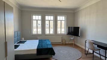 3 chambres, bureau, Wi-Fi gratuit, draps fournis