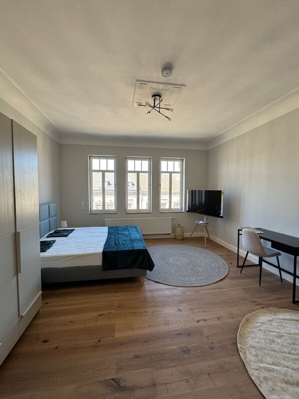 3 Schlafzimmer, Schreibtisch, kostenloses WLAN, Bettwäsche