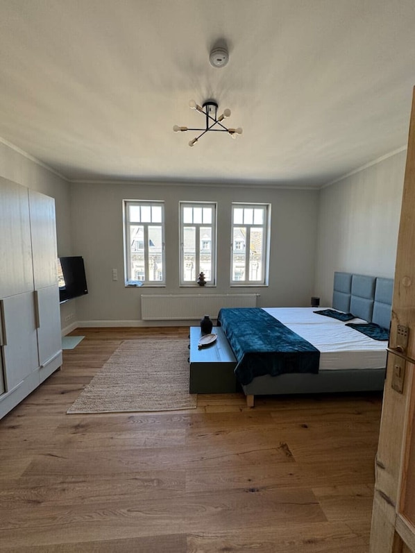 3 habitaciones, escritorio, wifi gratis y ropa de cama 