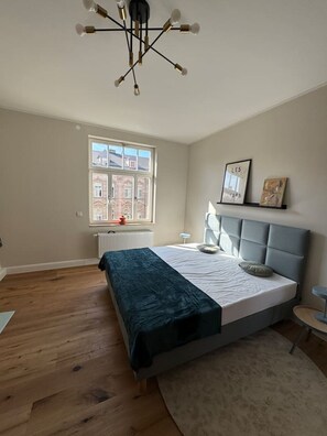 3 bedrooms, desk, free WiFi, bed sheets - Central apartment - up to 6 guests (Fürth)