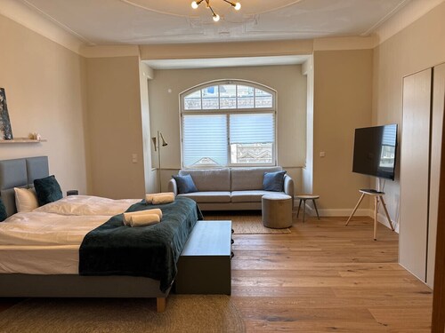 3-room apartment for groups of up to 6, near the train station