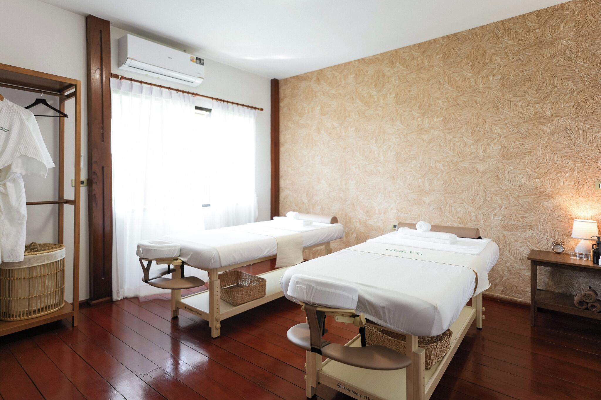 Couples treatment room(s), hot stone massages, deep-tissue massages