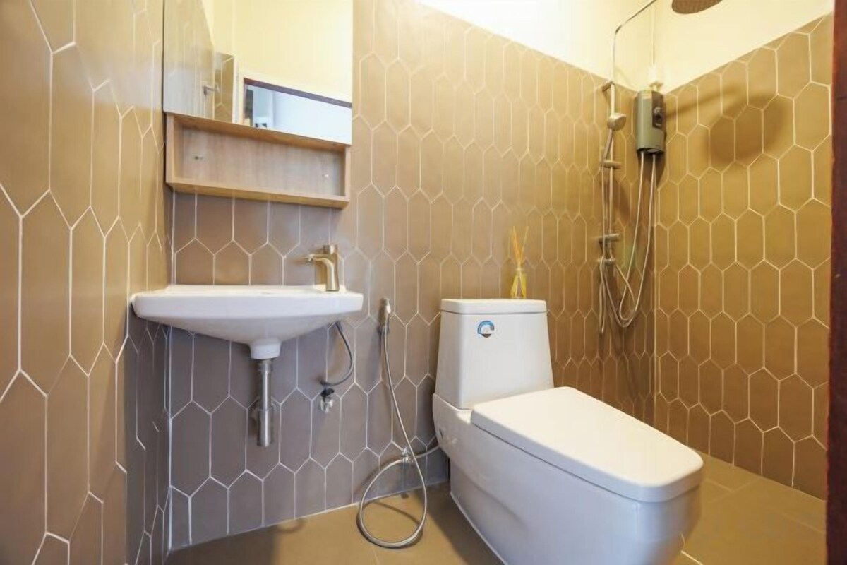 Bathroom | Shower, hair dryer, bidet, towels