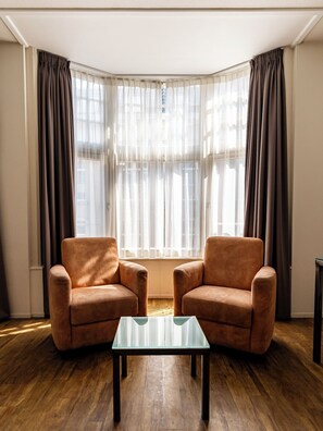 Dobbeltværelse med dobbeltseng eller 2 enkeltsenge - 2 enkeltsenge | Skrivebord, arbejdsområde til bærbare computere, strygejern/strygebræt