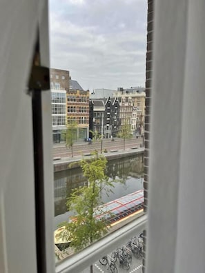 Studio, 3 Twin Beds | Desk, laptop workspace, iron/ironing board, free WiFi