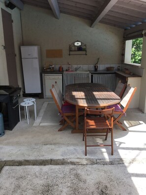 Outdoor dining - House with pool, Mouries Alpilles Provence 6 persons (Mouriès)