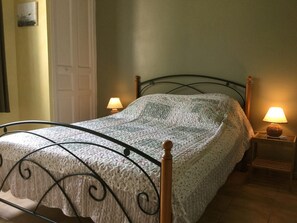 3 bedrooms, iron/ironing board, free WiFi, bed sheets - House with pool, Mouries Alpilles Provence 6 persons (Mouriès)