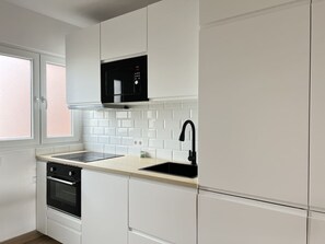 Fridge, microwave, oven, coffee/tea maker