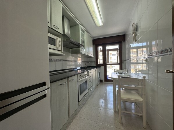 Fridge, microwave, oven, coffee/tea maker