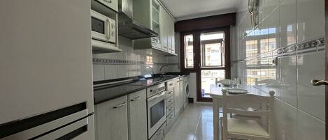 Fridge, microwave, oven, coffee/tea maker