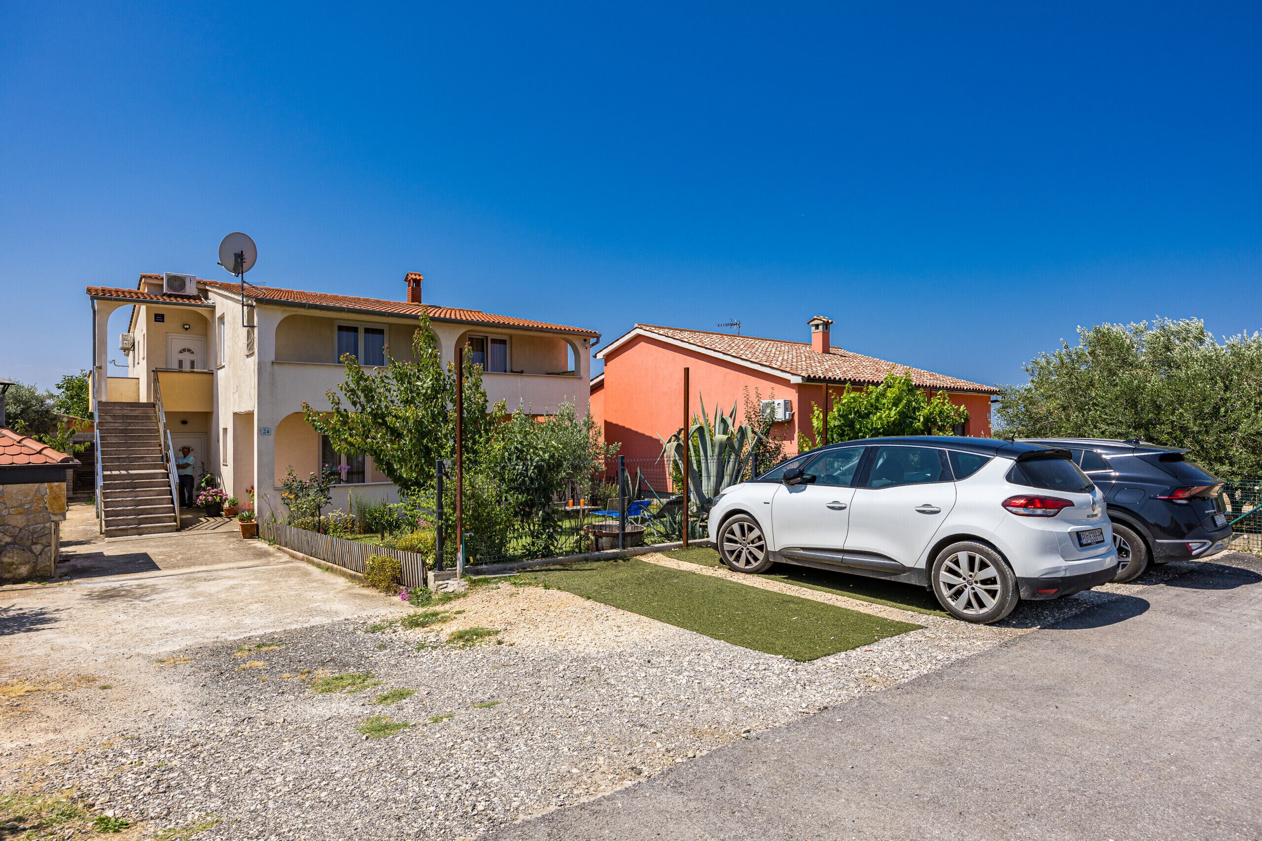 المنطقة المحيطة بالمنشأة