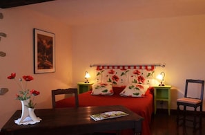 Chambre Triple Classique, vue jardin | Wi-Fi gratuit